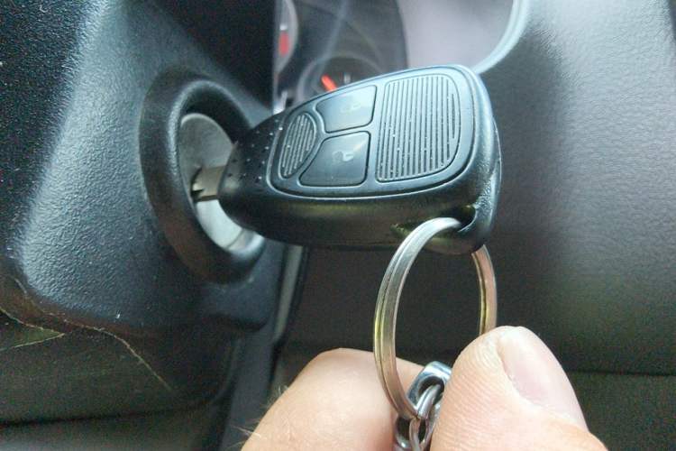 Used Jeep Compass 2013 2.4L four-wheel-drive sport version Vehicle Key