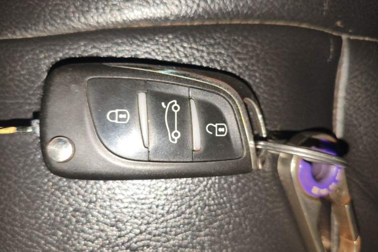 Used Jeep Compass 2013 2.0L two-wheel drive luxury version Vehicle Key
