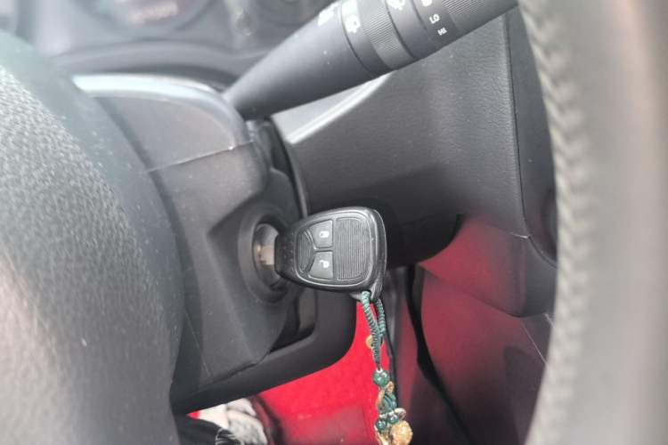 Used Jeep Compass 2013 2.4L four-wheel-drive sport version Vehicle Key