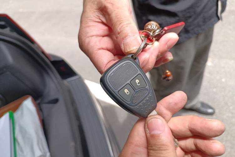Used Jeep Compass 2013 2.4L four-wheel drive urban version Vehicle Key