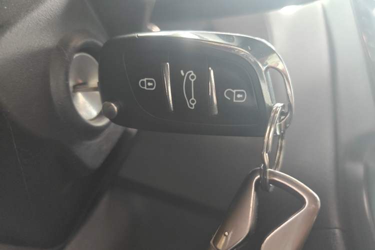 Used Jeep Compass 2013 2.4L four-wheel drive luxury version Vehicle Key
