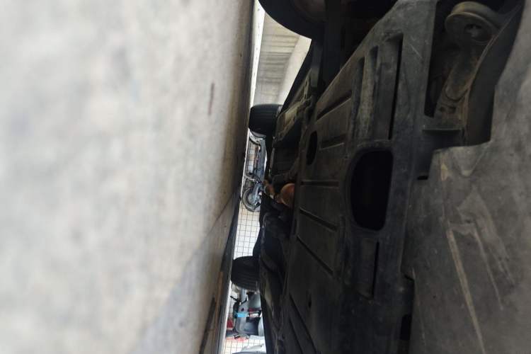 Used Jeep Compass 2013 2.4L four-wheel-drive sport version Chassis Front