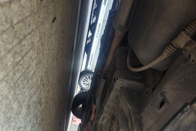Used Jeep Compass 2013 2.4L four-wheel-drive sport version Chassis Rear Right