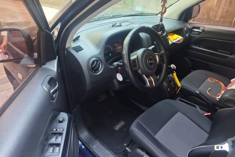 Used Jeep Compass 2013 2.4L four-wheel-drive sport version Driver Seat