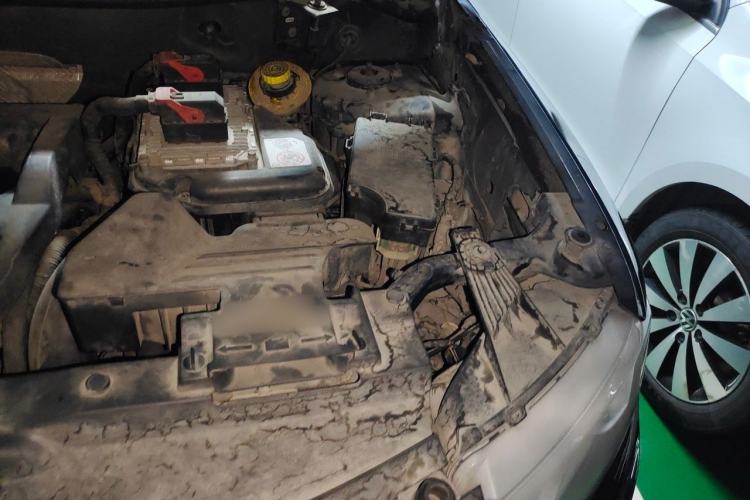 Used Jeep Compass 2013 2.4L four-wheel drive luxury version Engine Bay Left