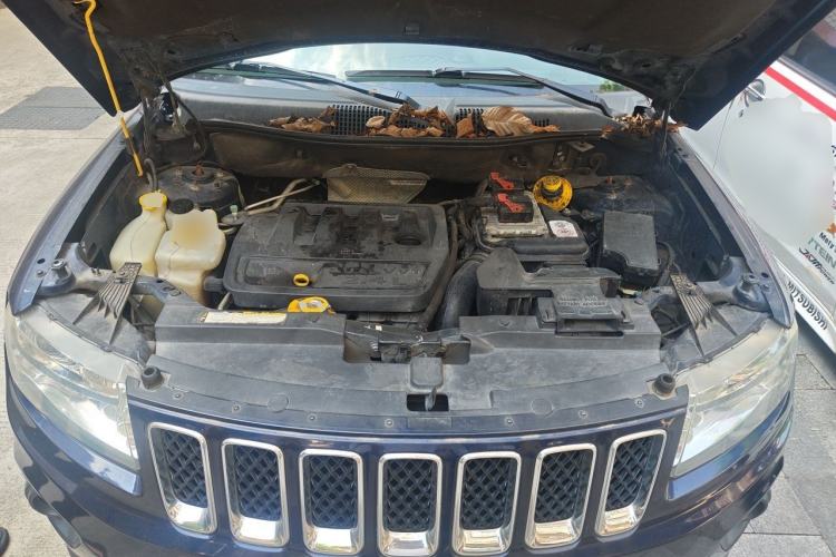 Used Jeep Compass 2013 2.4L four-wheel-drive sport version Engine Bay