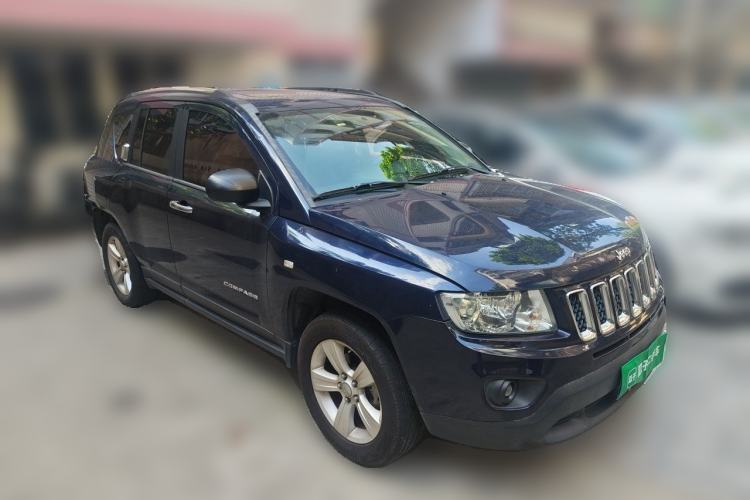 Used Jeep Compass 2013 2.4L four-wheel-drive sport version Front Right 45 Deg