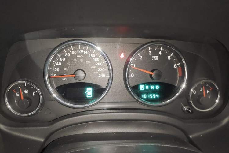 Used Jeep Compass 2013 2.4L four-wheel drive luxury version Instrument Cluster