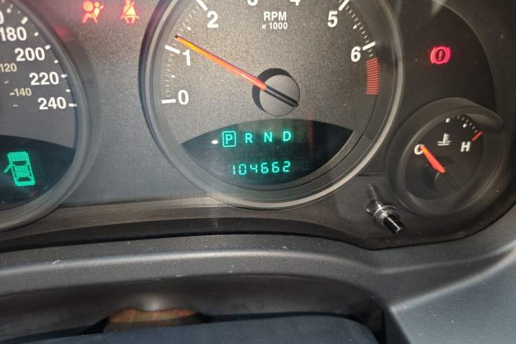 Used Jeep Compass 2013 2.4L four-wheel-drive sport version Odometer Close Up