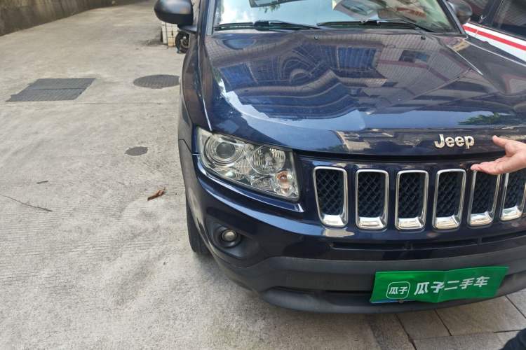 Used Jeep Compass 2013 2.4L four-wheel-drive sport version Right Front Headlight
