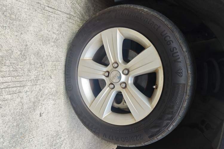 Used Jeep Compass 2013 2.4L four-wheel-drive sport version Right Front Wheel Hub