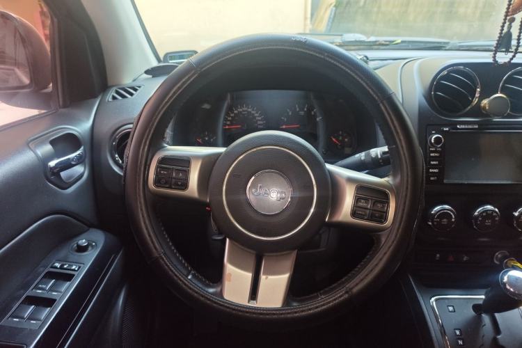 Used Jeep Compass 2013 2.4L four-wheel-drive sport version Steering Wheel