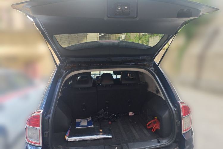 Used Jeep Compass 2013 2.4L four-wheel-drive sport version Trunk