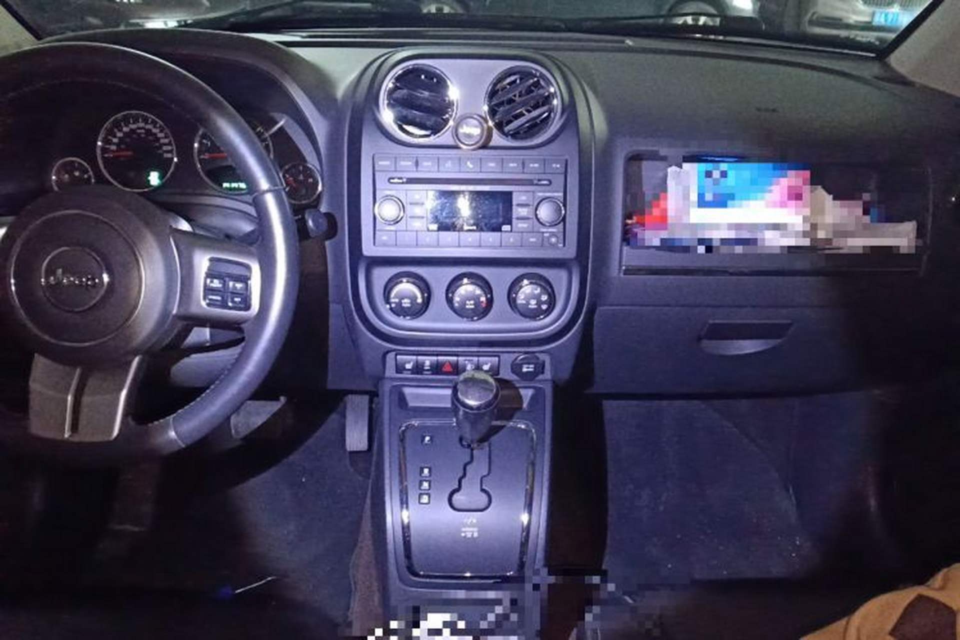 Used Jeep Compass 2013 2.4L four-wheel drive urban version Audio And AC Panel