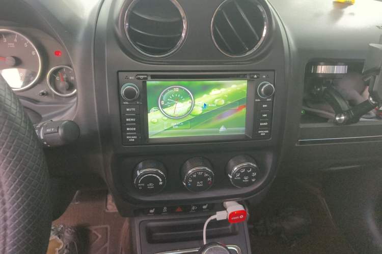Used Jeep Compass 2013 2.0L two-wheel drive luxury version Audio And AC Panel