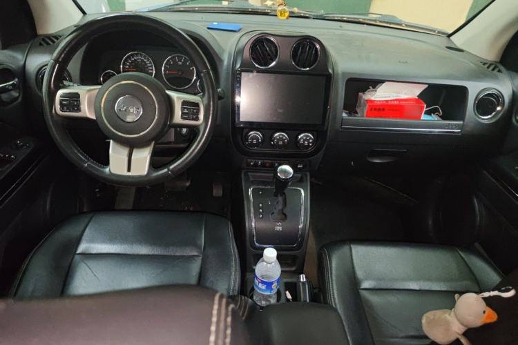 Used Jeep Compass 2013 2.0L Two-Wheel Drive Black Luxury Edition Center Console