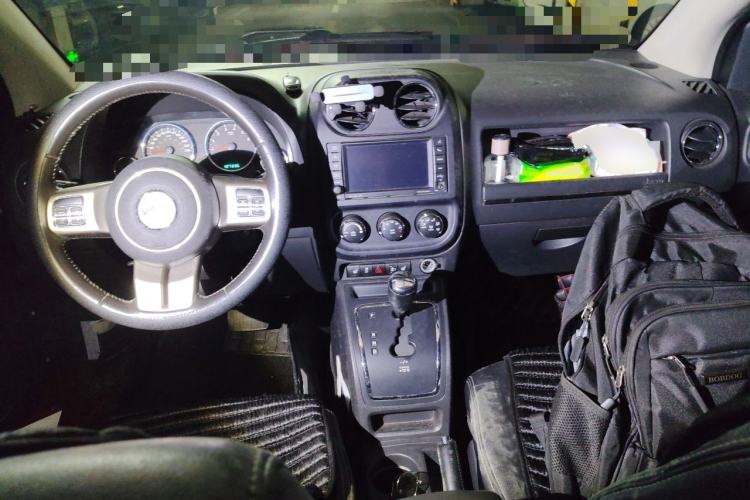 Used Jeep Compass 2013 2.4L Four-wheel Drive Black Edition with Navigation Center Console