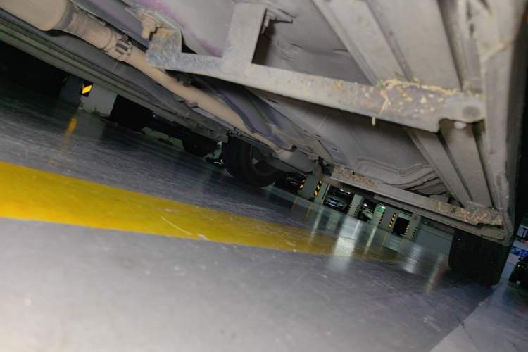 Used Jeep Compass 2013 2.4L four-wheel-drive sport version Chassis Front Left