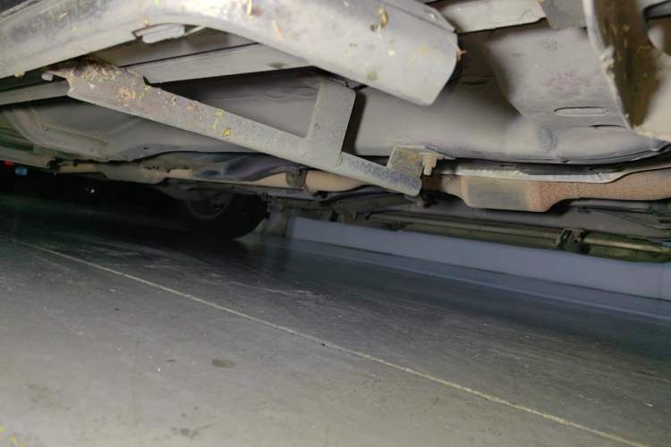 Used Jeep Compass 2013 2.4L four-wheel-drive sport version Chassis Front Right