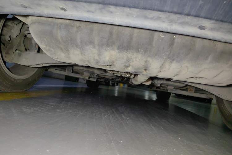 Used Jeep Compass 2013 2.4L four-wheel-drive sport version Chassis Rear