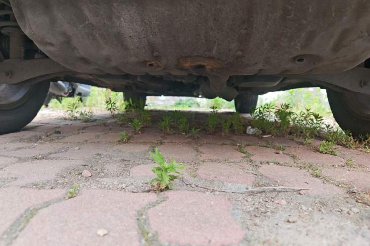 Used Jeep Compass 2013 2.4L four-wheel-drive sport version Chassis Rear