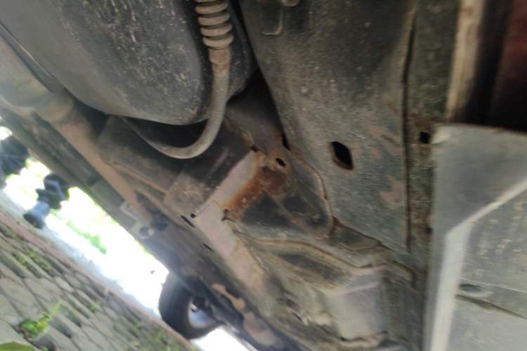 Used Jeep Compass 2013 2.4L four-wheel-drive sport version Chassis Rear Right