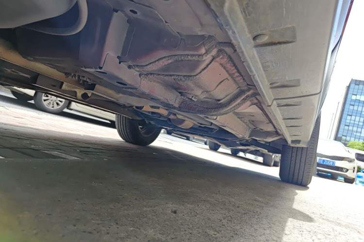 Used Jeep Compass 2013 2.4L four-wheel-drive sport version Chassis Rear Right