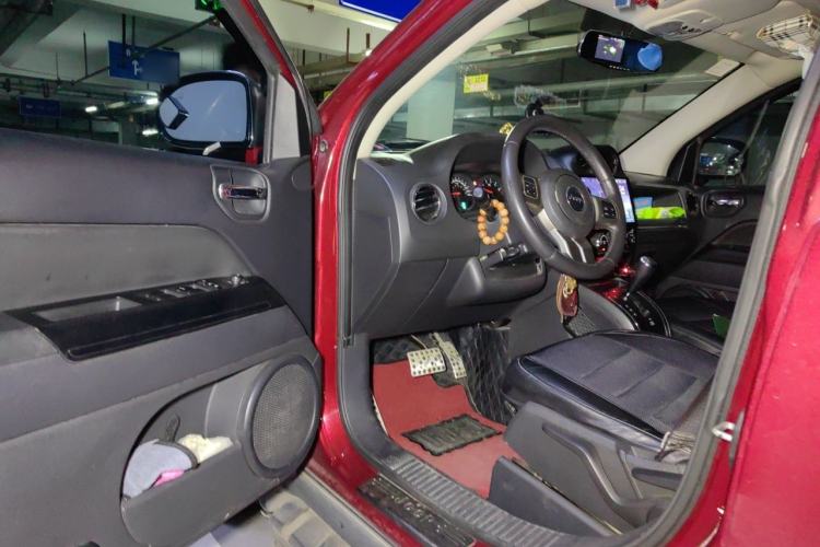 Used Jeep Compass 2013 2.4L four-wheel-drive sport version Driver Seat