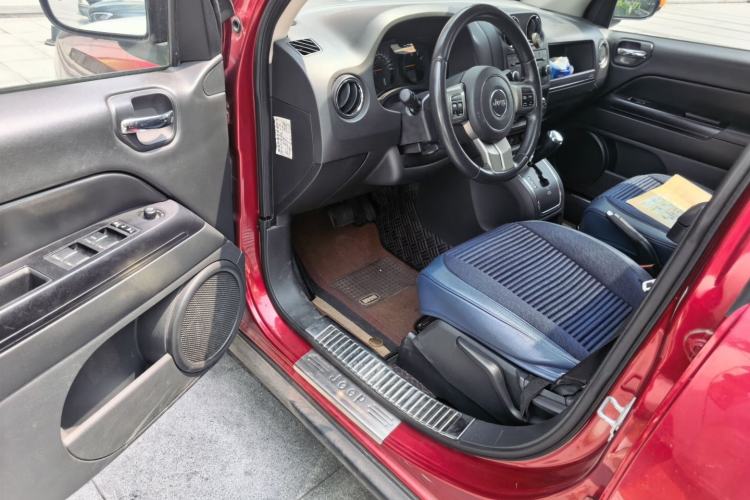 Used Jeep Compass 2013 2.4L four-wheel-drive sport version Driver Seat