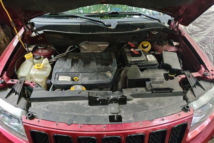 Used Jeep Compass 2013 2.0L Two-Wheel Drive Black Luxury Edition Engine Bay