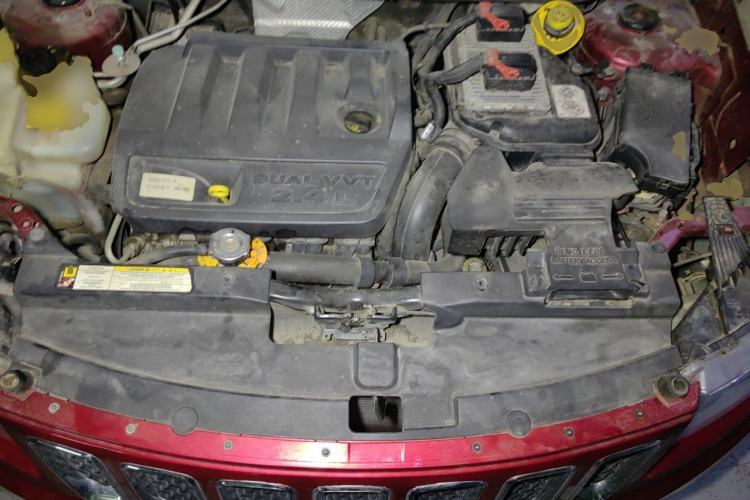 Used Jeep Compass 2013 2.4L four-wheel-drive sport version Engine Bay