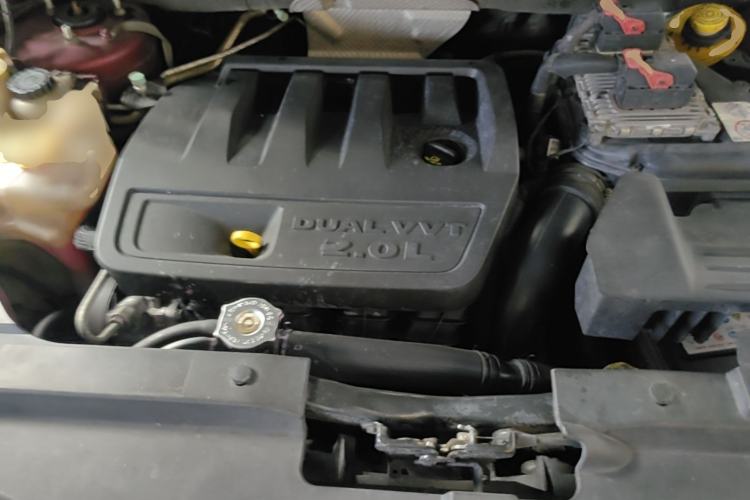 Used Jeep Compass 2013 2.0L two-wheel drive sport version Engine Bay
