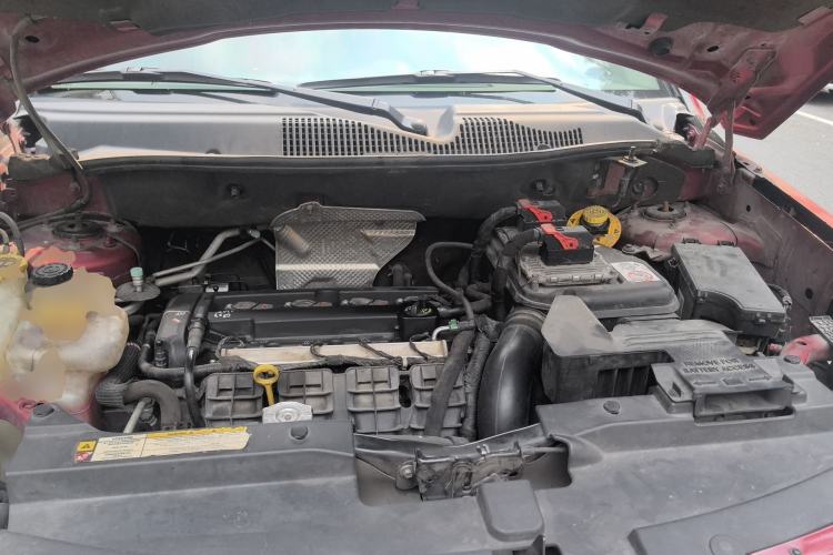 Used Jeep Compass 2013 2.0L two-wheel drive sport version Engine Bay