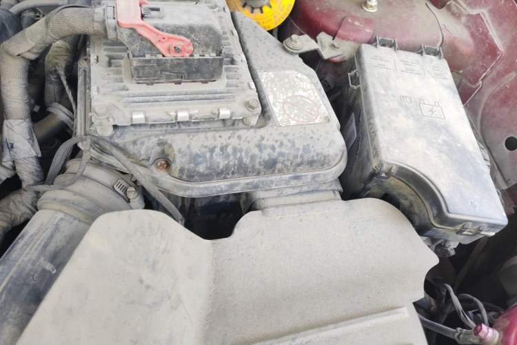 Used Jeep Compass 2013 2.4L four-wheel-drive sport version Engine Bay Left