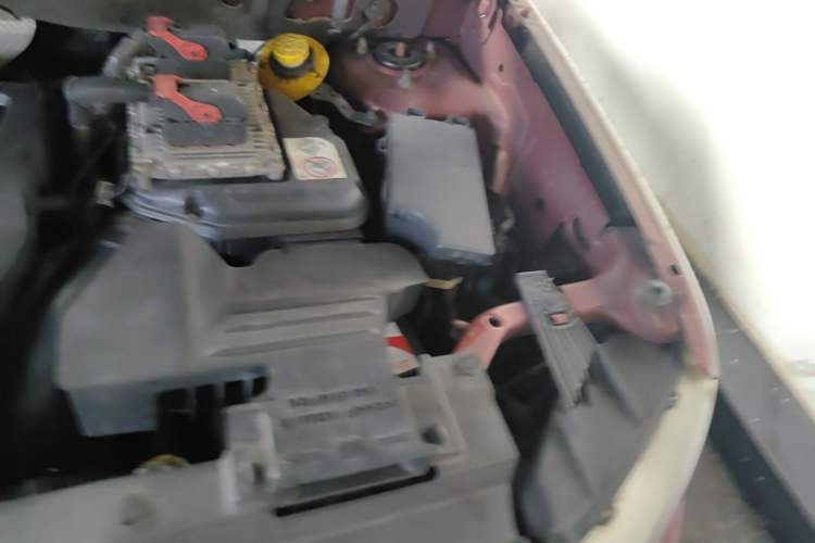Used Jeep Compass 2013 2.0L two-wheel drive sport version Engine Bay Left