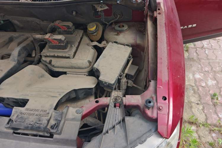 Used Jeep Compass 2013 2.4L four-wheel-drive sport version Engine Bay Left