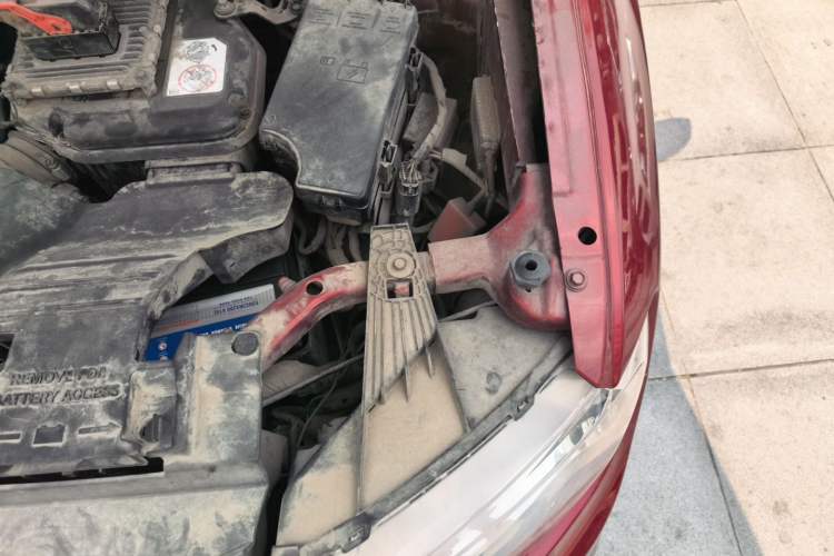 Used Jeep Compass 2013 2.4L four-wheel-drive sport version Engine Bay Left