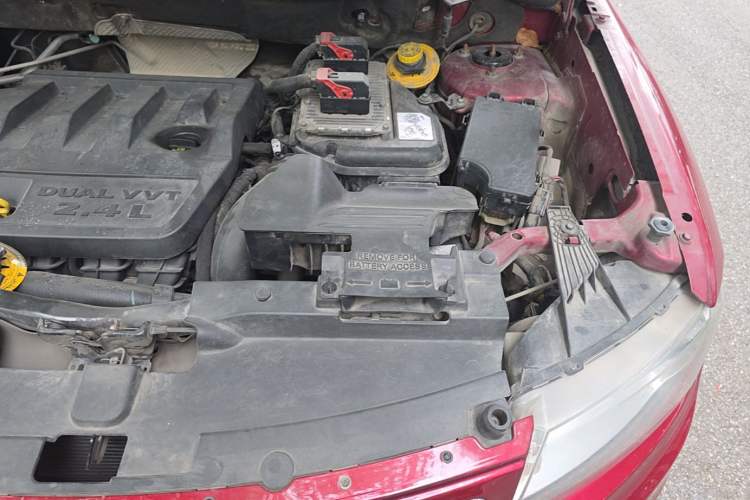 Used Jeep Compass 2013 2.4L four-wheel-drive sport version Engine Bay Left