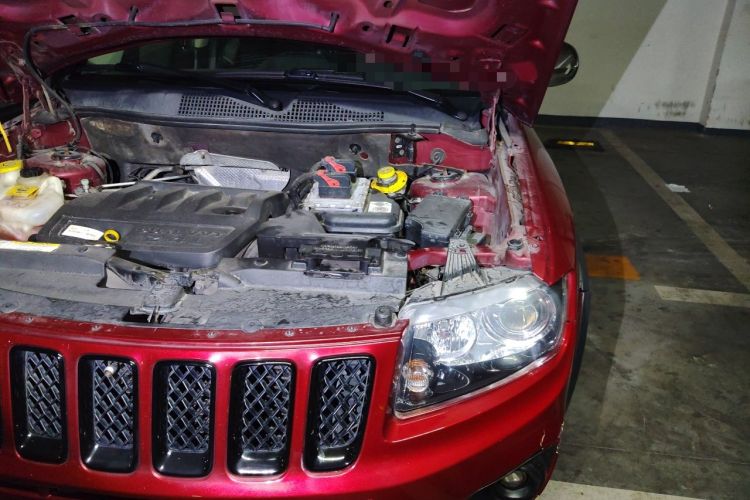 Used Jeep Compass 2013 2.4L Four-wheel Drive Black Edition with Navigation Engine Bay Left