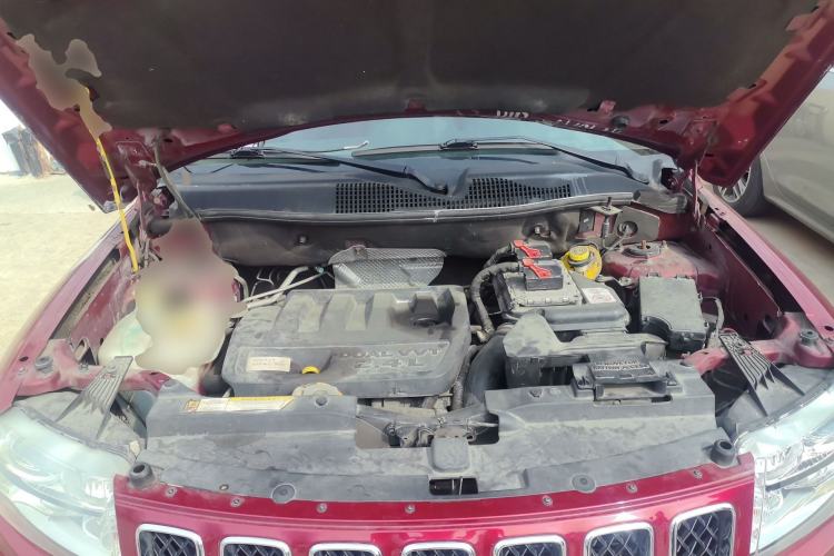 Used Jeep Compass 2013 2.4L four-wheel drive urban version Engine Bay