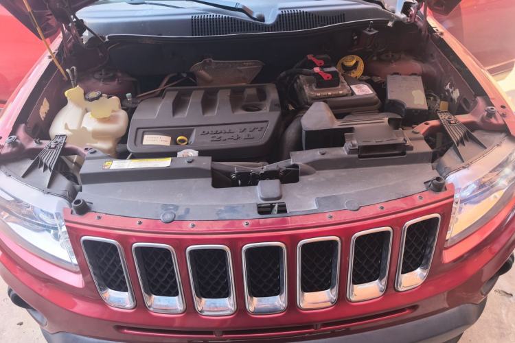 Used Jeep Compass 2013 2.4L four-wheel drive luxury version Engine Bay
