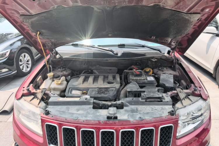 Used Jeep Compass 2013 2.4L four-wheel-drive sport version Engine Bay