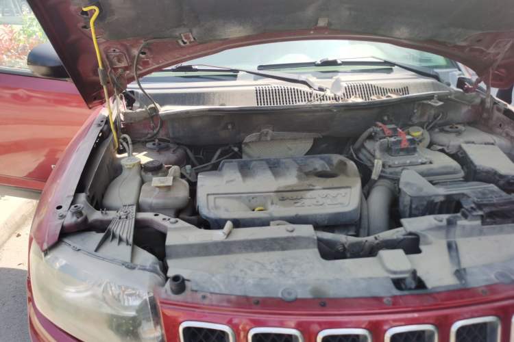 Used Jeep Compass 2013 2.0L two-wheel drive sport version Engine Bay Right