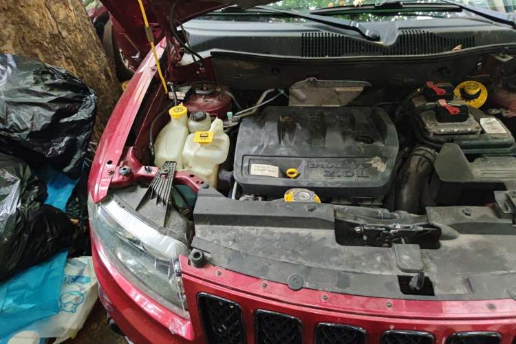 Used Jeep Compass 2013 2.0L Two-Wheel Drive Black Luxury Edition Engine Bay Right