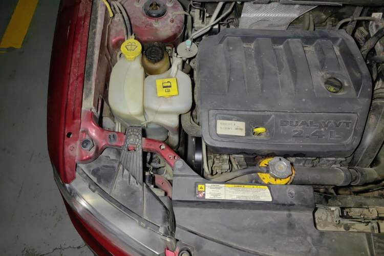 Used Jeep Compass 2013 2.4L four-wheel-drive sport version Engine Bay Right