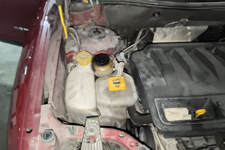 Used Jeep Compass 2013 2.4L four-wheel drive luxury version Engine Bay Right