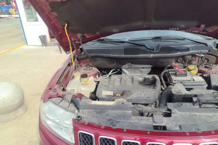 Used Jeep Compass 2013 2.4L four-wheel drive urban version Engine Bay Right