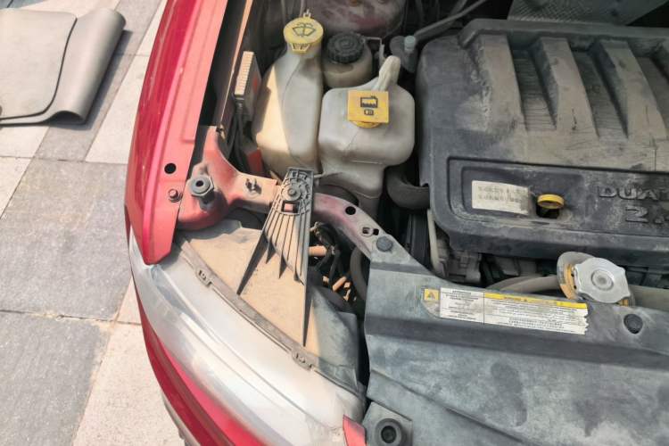 Used Jeep Compass 2013 2.4L four-wheel-drive sport version Engine Bay Right