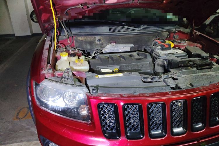 Used Jeep Compass 2013 2.4L Four-wheel Drive Black Edition with Navigation Engine Bay Right