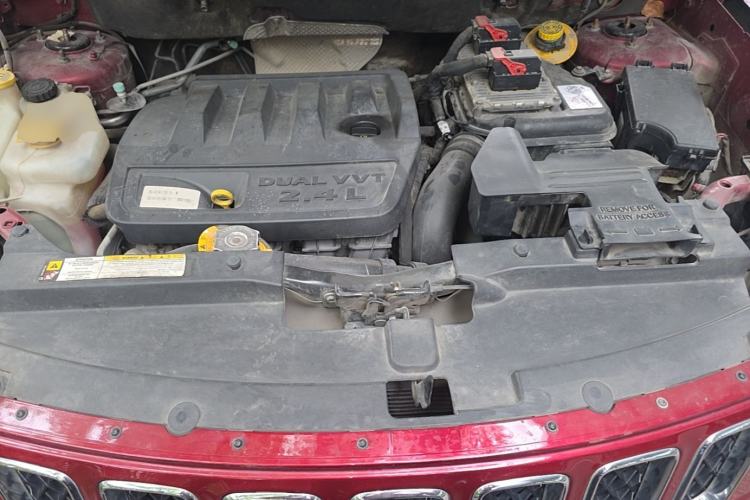 Used Jeep Compass 2013 2.4L four-wheel-drive sport version Engine Bay